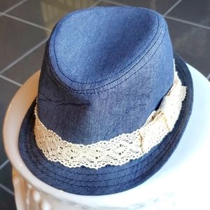 NWT Children's Place Girls' Chambray Hat with Lace Bow.  Size S (4-6 yr).